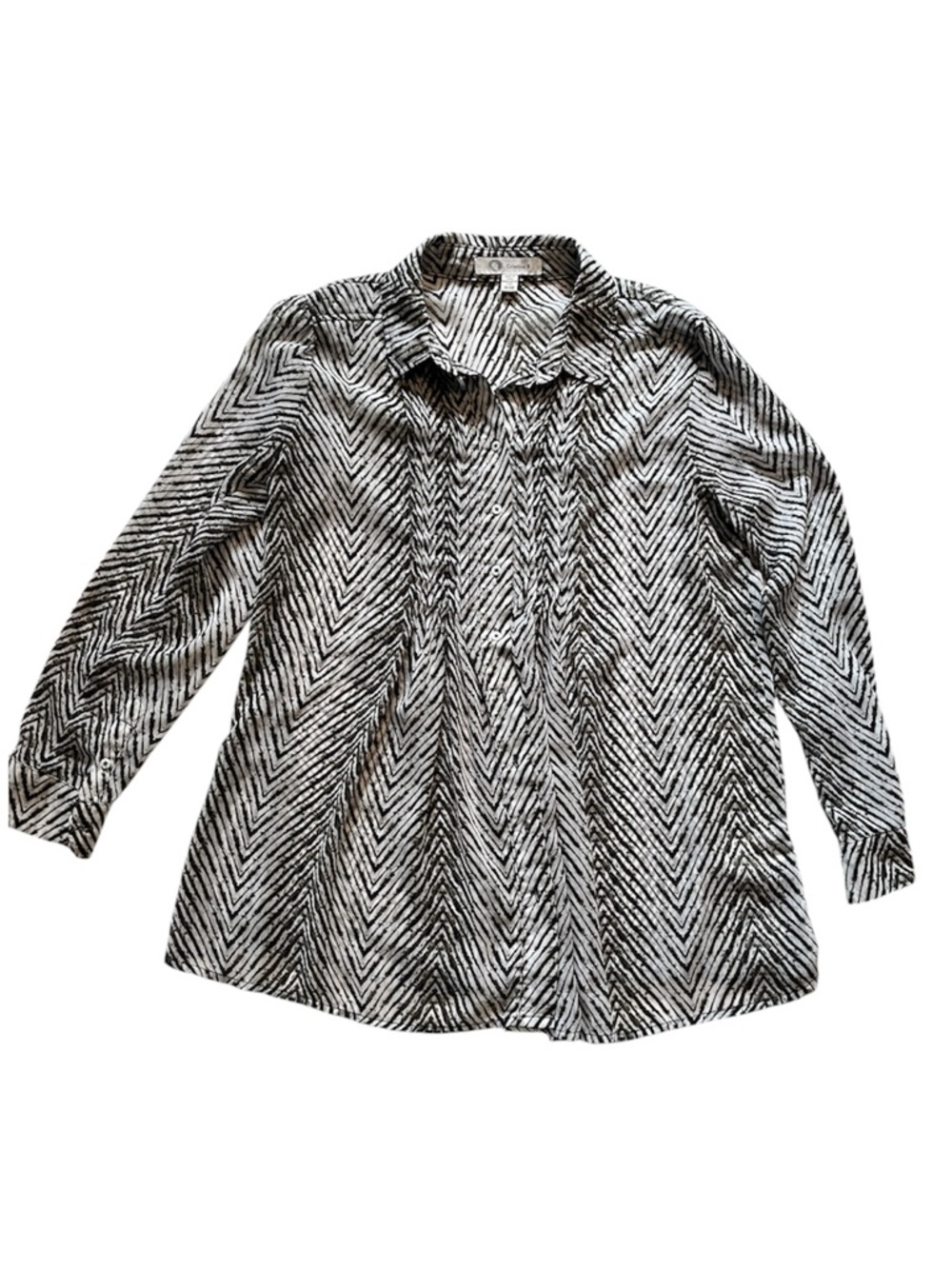 Black & White Chevron Button-Up Shirt - Picture 2 of 8